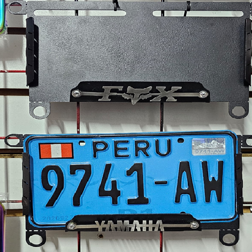 PORTA PLACA ACERO INOXIDABLE 3D